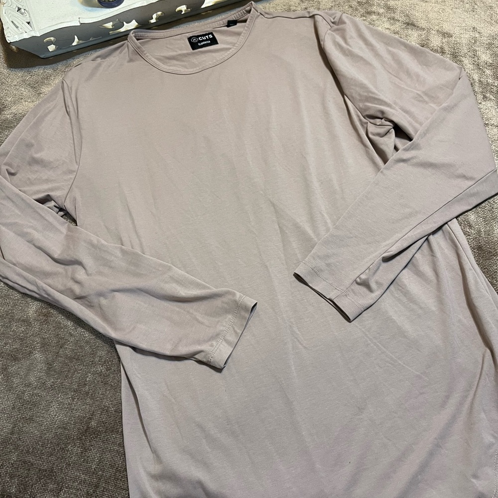 CUTS AO Long Sleeve Elongated Tee - Size X Large